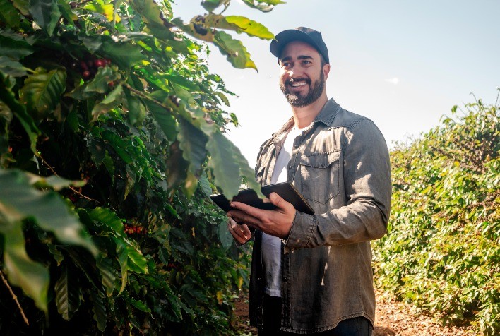 Agronegócio brasileiro mostra resiliência e pode alcançar nova safra recorde mesmo com crédito restrito