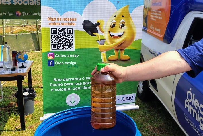 Programa da JBS transforma 50 milhões de litros de óleo de cozinha usado em biodiesel no Brasil
