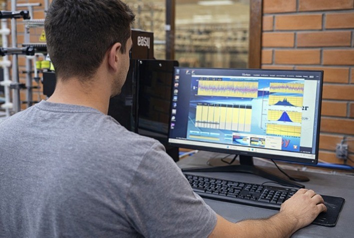 Controle de qualidade na indústria têxtil garante fios mais resistentes e padronizados