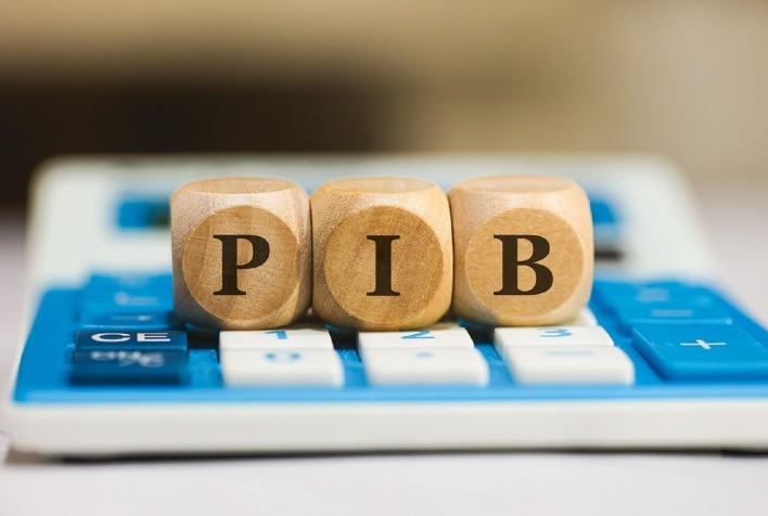 Redução da jornada de trabalho pode retirar até R$ 76,9 bilhões do PIB brasileiro, aponta CNI