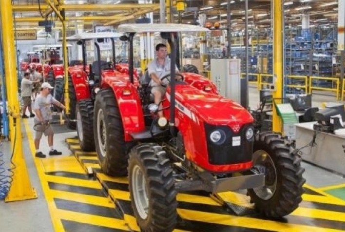 Indústria de máquinas agrícolas projeta nova queda em 2026 e enfrenta cenário desafiador