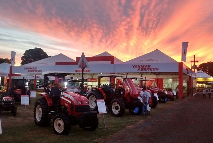 Agritech apresenta nova geração de tratores na Agrishow 2026 e celebra 25 anos com foco em inovação para agricultura familiar