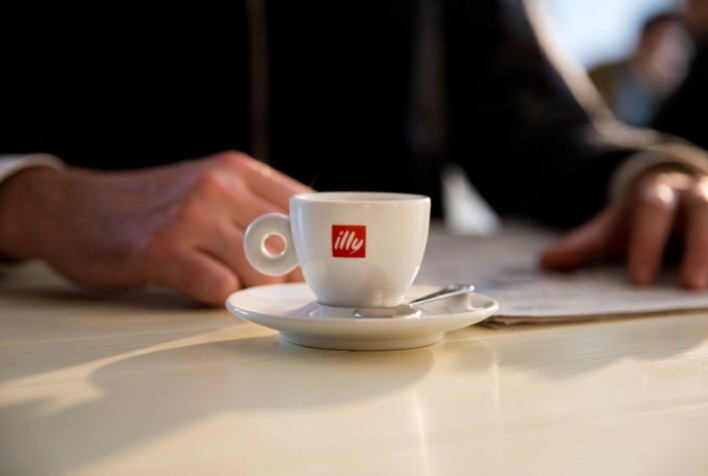 illycaffè registra receita de € 700 milhões em 2025 com crescimento de dois dígitos em mercados-chave
