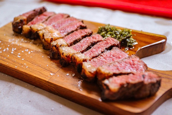 Dia do Churrasco: veja quais estilos de cerveja harmonizam melhor com cada tipo de carne e acompanhamentos