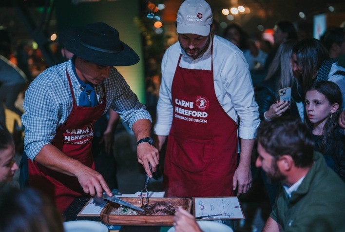 Carne Hereford se destaca na Nacional em Esteio com fórum técnico e competição gastronômica