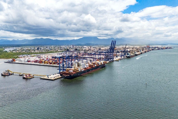 Porto de Paranaguá cresce 15% e exporta 819 mil toneladas de frango no 1º trimestre de 2026