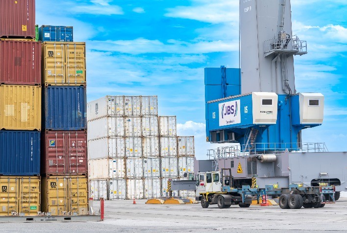 JBS Terminais amplia operação no Porto de Itajaí em 330% e supera 560 mil TEUs movimentados