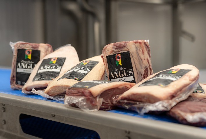 Frigorífico Callegaro entra no Programa Carne Angus e amplia oferta de cortes certificados no Brasil