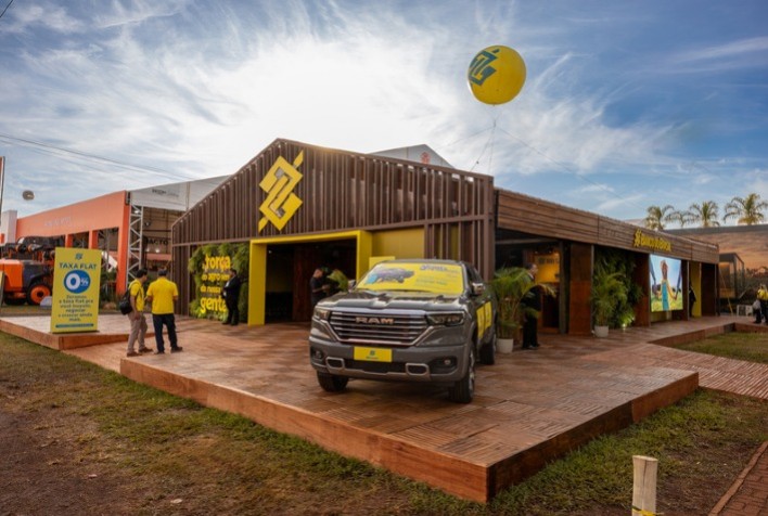 Banco do Brasil supera expectativas e recebe R$ 4,25 bilhões em propostas na Agrishow 2026