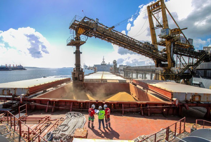 Exportações de soja do Brasil devem somar 14,06 milhões de toneladas em maio, aponta line-up