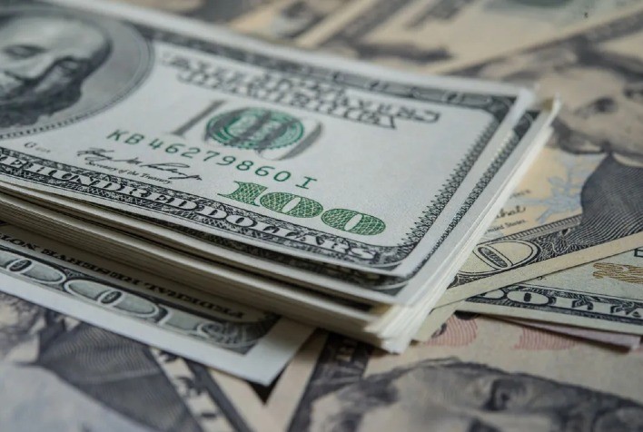 Dólar sobe e Ibovespa recua com tensão entre EUA e Irã e novas ameaças tarifárias contra o Brasil