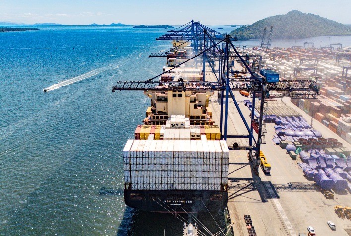 Balança comercial do Brasil acumula superávit de US$ 35,9 bilhões em 2026 e exportações avançam 37,6% em junho
