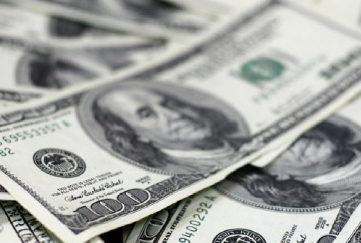 Dólar sobe e mercado entra em compasso de espera para decisões de juros no Brasil e nos EUA
