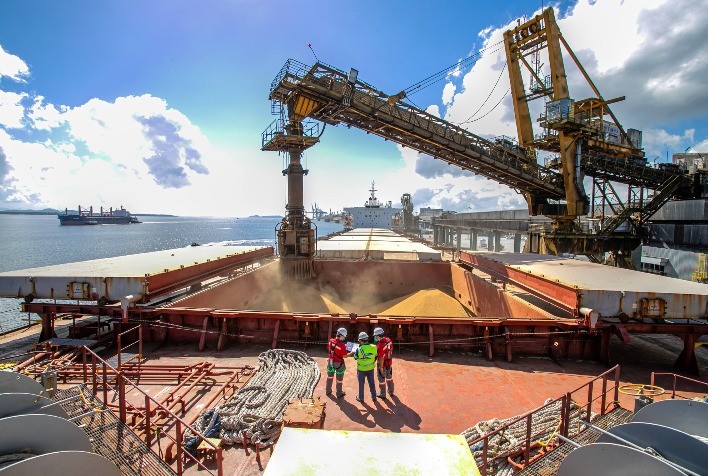 Exportações brasileiras de soja superam 72,7 milhões de toneladas em 2026 e mantêm ritmo forte, aponta ANEC