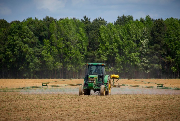 China amplia investimentos em agroquímicos no Brasil e fortalece parceria estratégica para o agronegócio
