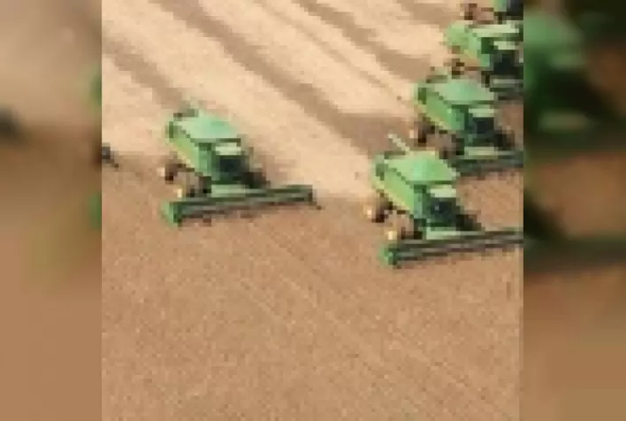 COM A PALAVRA, O AGRONEGÓCIO