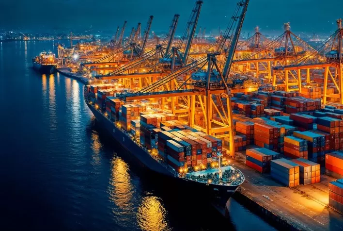 Tarifaço global entra em 2026, pressiona o comércio exterior e acelera a corrida por inteligência na logística marítima