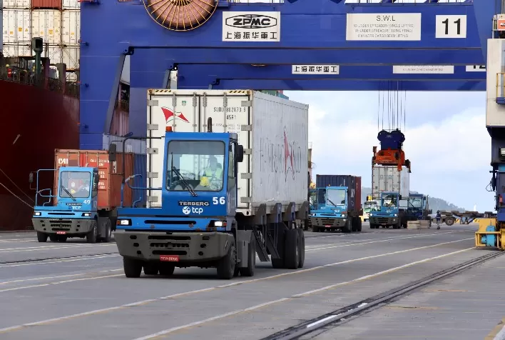 Carga em contêiner registra alta de 6% no Porto de Paranaguá