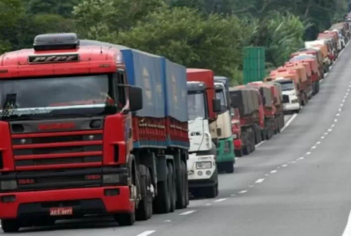 Caminhoneiros não têm apoio do Governo, Sociedade e nem do AGRO para greve