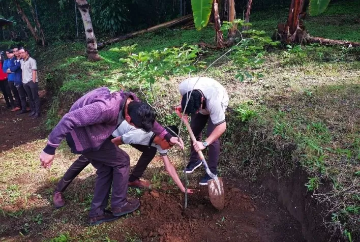 Plano piloto em colégios técnicos rurais da Costa Rica busca aproximar os jovens das ciências biológicas, agrícolas e ambientais