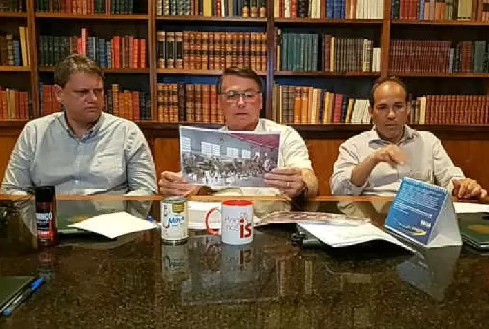Continuidade do auxílio emergencial quebraria o Brasil, diz Bolsonaro