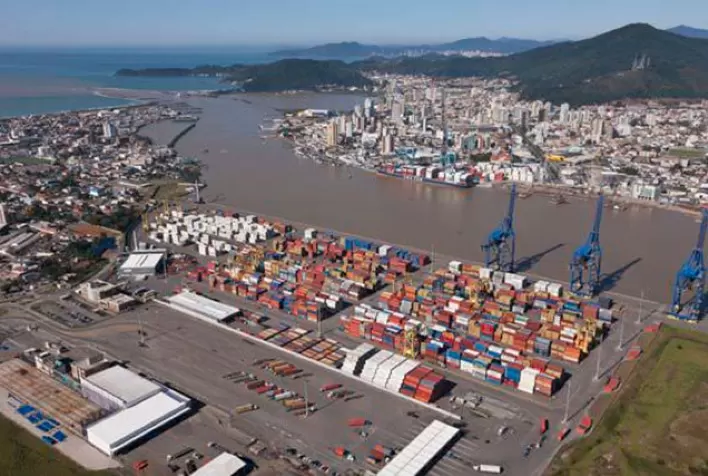 Com boom de móveis, porto de Navegantes bate recorde de cargas