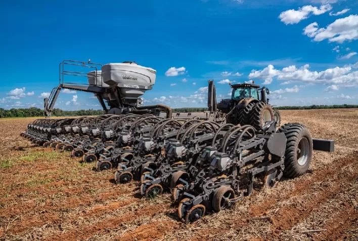 Tecnologia, dados e a “revolução comercial” no mercado brasileiro de máquinas agrícolas