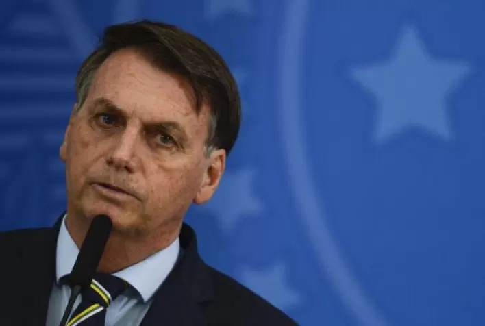 Bolsonaro diz que quer fechar nesta segunda-feira a proposta para reduzir imposto sobre combustíveis