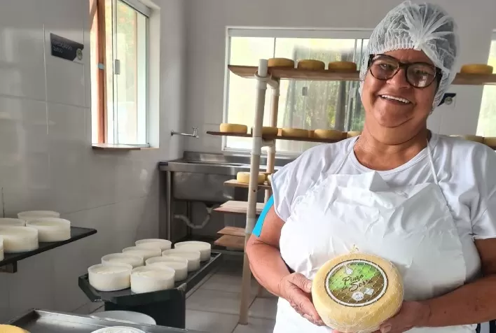Produtora de Queijo Minas Artesanal de Tapira é pioneira no município ao conquistar selo para venda em todo o país
