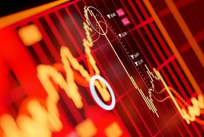 Bovespa opera em queda com PIB e saída de conselheiros da Petrobras