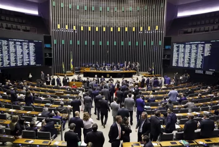 Congresso derruba vetos sobre serviços ambientais, precatórios e lei de trânsito
