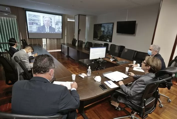 Ministra e secretário americano conversam sobre cooperação e sustentabilidade na área agrícola