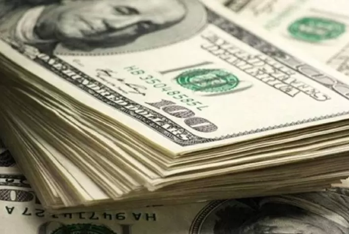 Dólar se mantém acima de R$5,70 antes de inflação nos EUA e de olho em fiscal doméstico