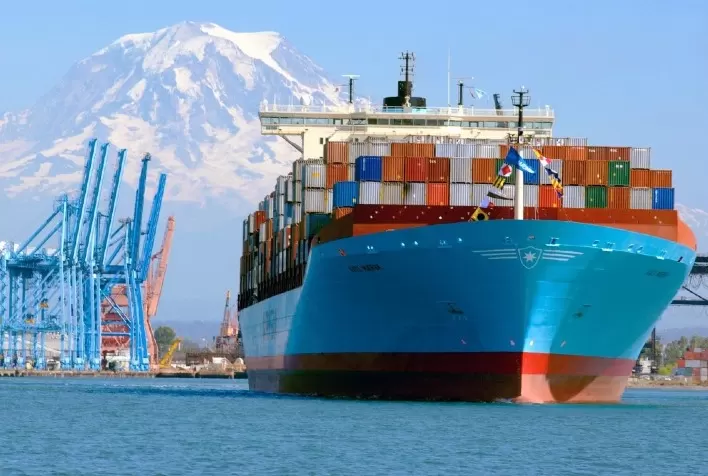 Maersk acelera o ritmo para mitigar impacto do bloqueio do Canal de Suez nas cadeias de abastecimento globais