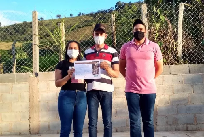 Prefeitura de Natércia, no Sul de Minas, distribui placas para propriedades de café certificadas pelo programa do Governo de Minas