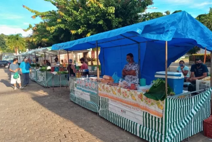 Projeto Vale-feira ajuda a garantir renda de feirantes em Divino das Laranjeiras, região Leste de Minas