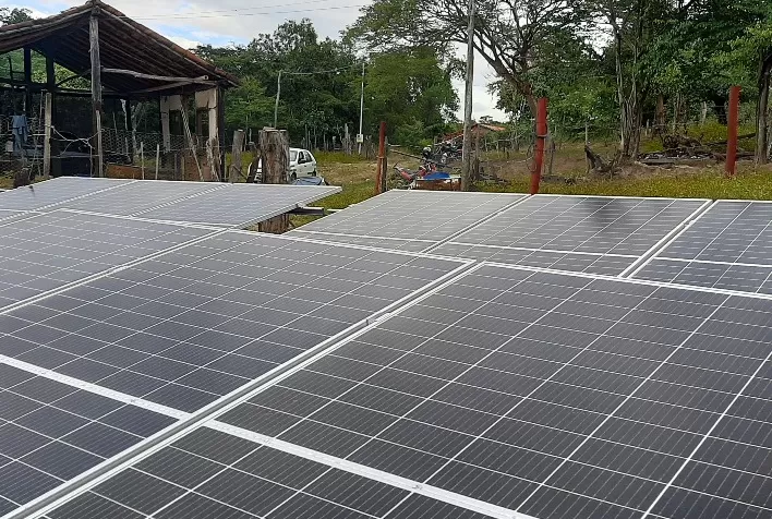 Produtor do Vale do Jequitinhonha implanta miniusina solar com apoio da Emater-MG