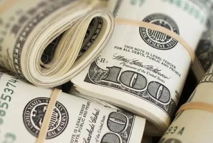 Dólar tem alta modesta ante real à espera de Fed e Copom