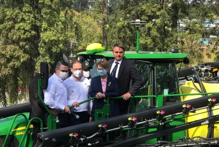 John Deere conecta pulverizador ao 5G e demonstra benefícios do campo conectado