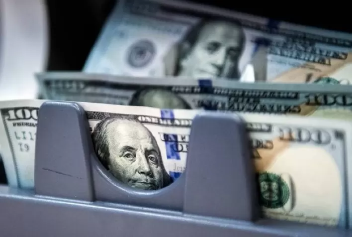 Dólar tem leve queda ante real após ganhos da véspera; Fed e política seguem no radar