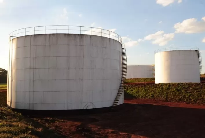 Exportação brasileira de etanol volta a ultrapassar 300 milhões de litros mensais