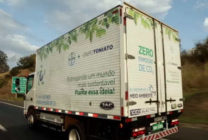 Divisão agrícola da Bayer começa a substituir caminhões tradicionais por modelos sustentáveis