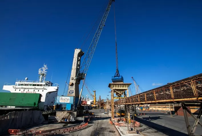 Estrutura do Porto de Paranaguá permite descarga simultânea de fertilizantes