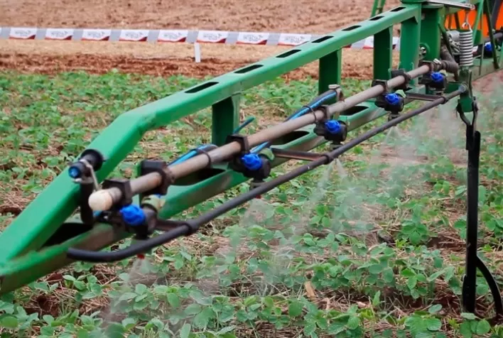 Bayer e Senar Goiás firmam parceria para treinamentos itinerantes de boas práticas de pulverização