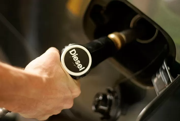 Preço médio do diesel avança no início de agosto e combustível é comercializado a R$ 4,829, aponta Ticket Log