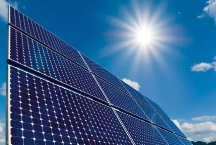 Aprovação do projeto de lei da energia solar traz segurança jurídica e destrava investimentos no Brasil, diz ABSOLAR
