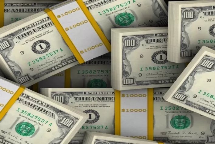 Dólar recua ante real em linha com recuperação do apetite por risco internacional