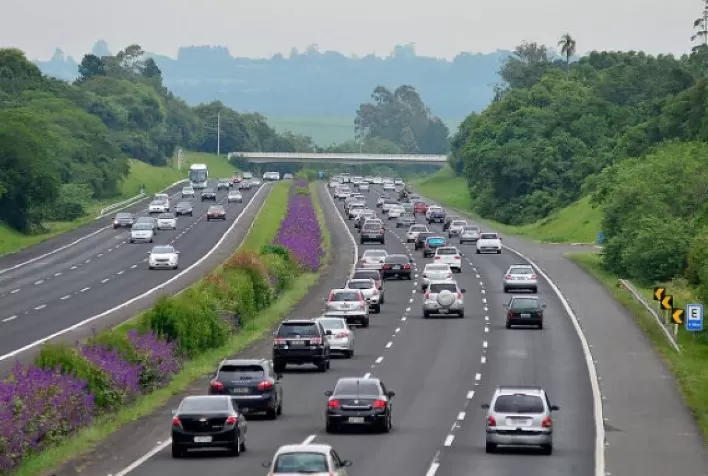 Elétricos movidos a etanol