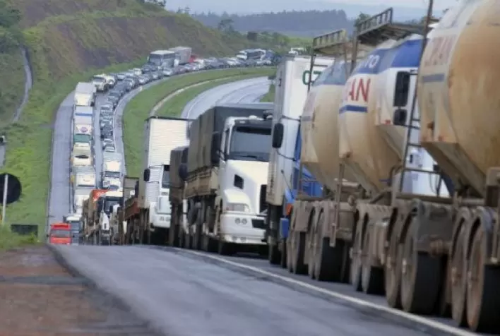 Caminhoneiros marcam greve, mas Governo vê ameaça vazia