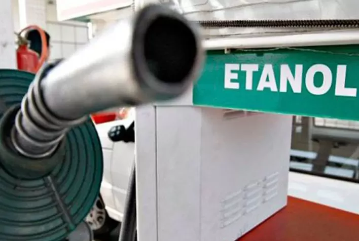 Altas explosivas do hidratado serão comuns na medida do risco no abastecimento